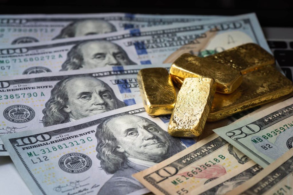 دلار بخریم یا طلا؟